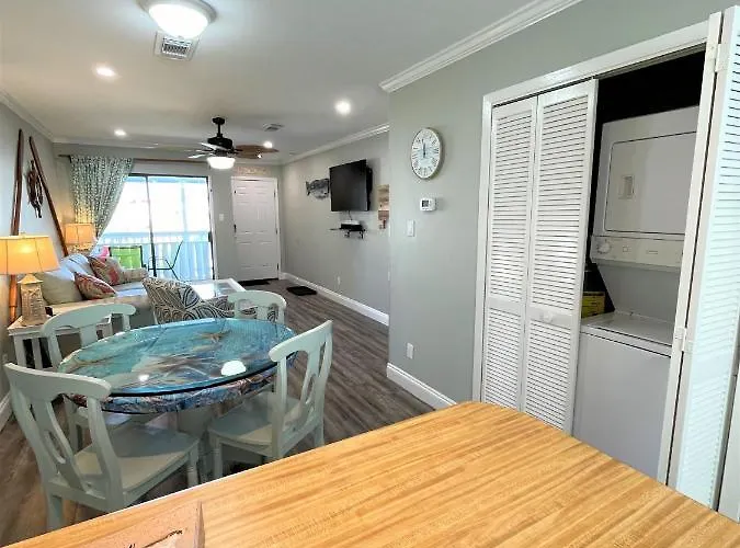 Live On Island Time! Great Condo, Very Holiday home Gulf Shores