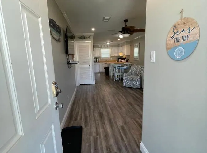 Live On Island Time! Great Condo, Very Holiday home *